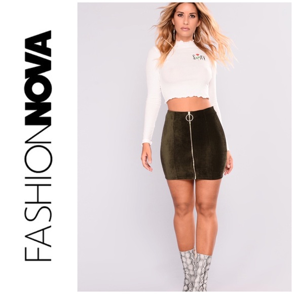 Fashion Nova Dresses & Skirts - Last chance 🔥🔥 NWT! Fashion nova velvet skirt!